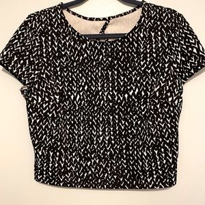 This cute top is a super cute addition to your business casual wardrobe!